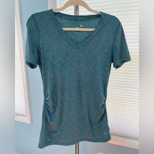 Vneck GapFit Breathe maternity t-shirt